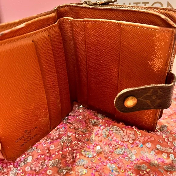 Louis Vuitton COA Compact Zippé wallet in the classic Monogram canvas EUC - Picture 4 of 9